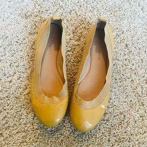 Banana Republic Tan Ballet Flats Size: 6